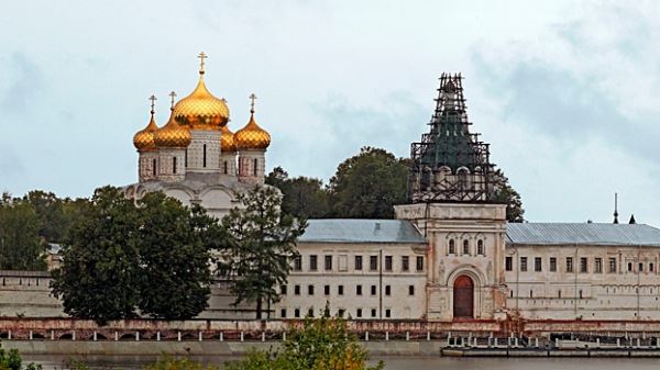 Кострома или Стамбул? Где провести осенние каникулы с детьми