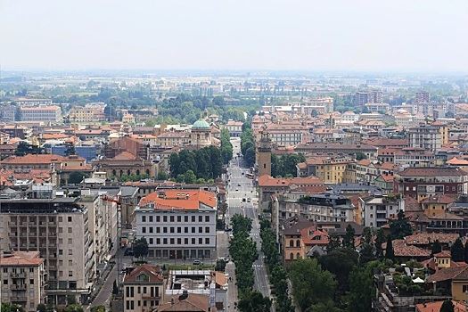 Европа устала от туристов: в популярных странах начались протесты