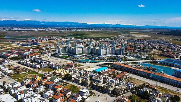 Туристов эвакуировали из отелей из-за пожара на турецком курорте