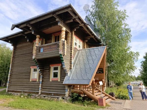 «Едем, едем в соседнее село»: российским зумерам стали продавать туры в деревню