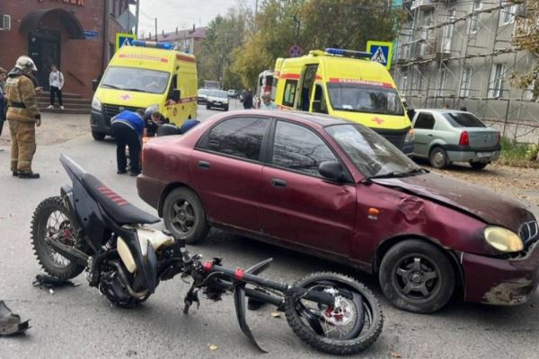 В Омске в ДТП с питбайком погибла 17-летняя пассажирка