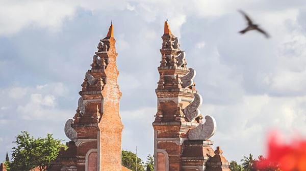 Турпоток в Индонезию продолжает расти