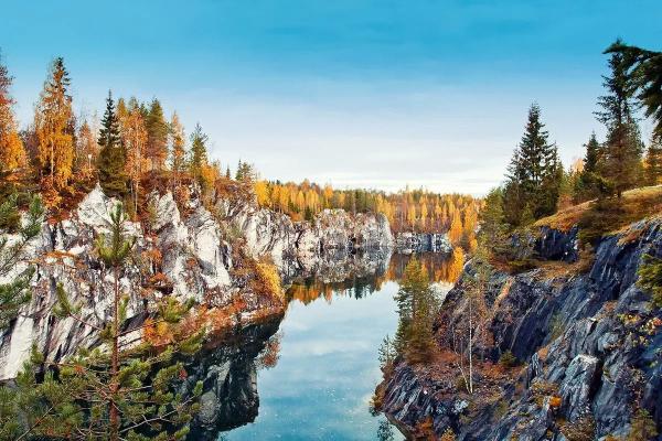 ТОП-7 самых красивых мест России осенью