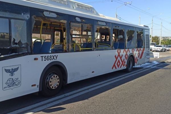 Трое жителей Белгорода ранены после детонации БПЛА у автобуса